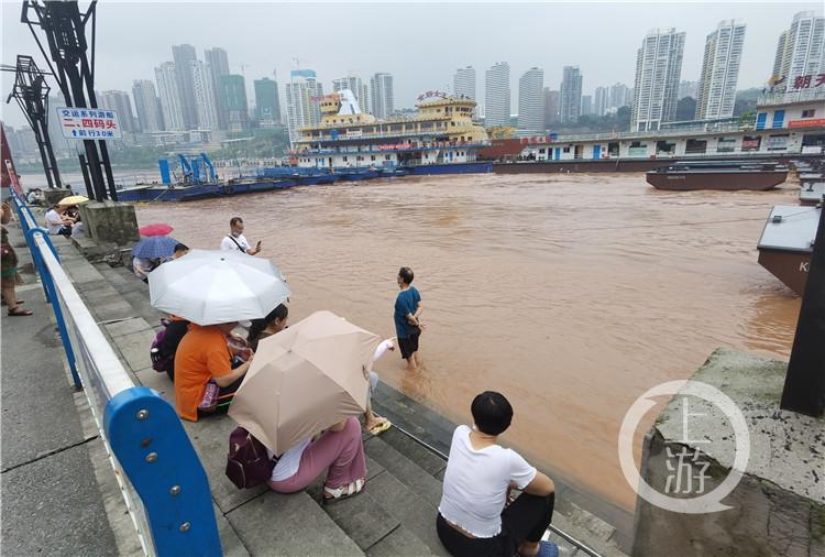 重庆朝天门涨水视频最新报道，江水汹涌，实时更新